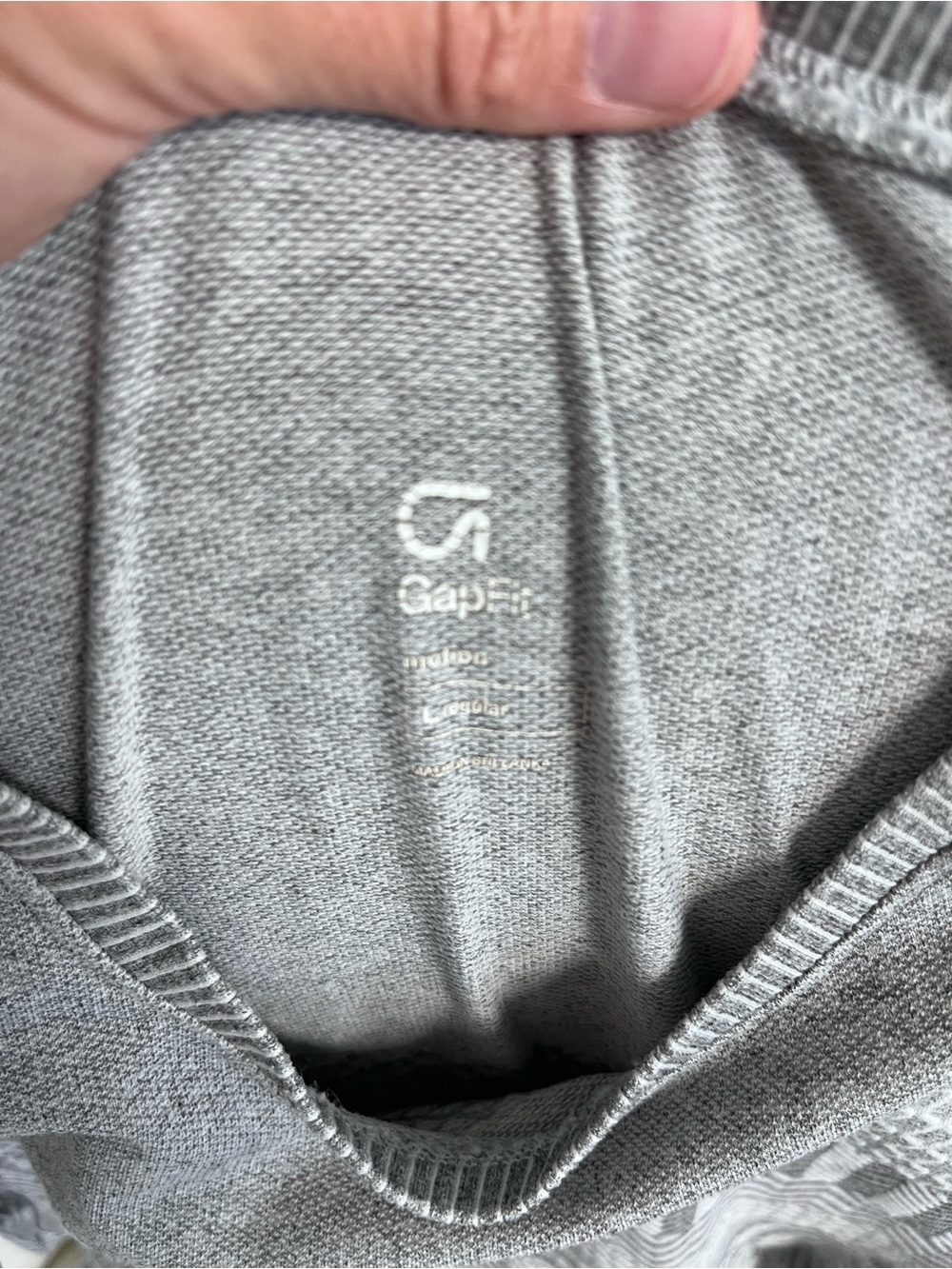 GAP Women’s Gray Patterned Long-Sleeve Athletic Top (XL) - Picture 2 of 4